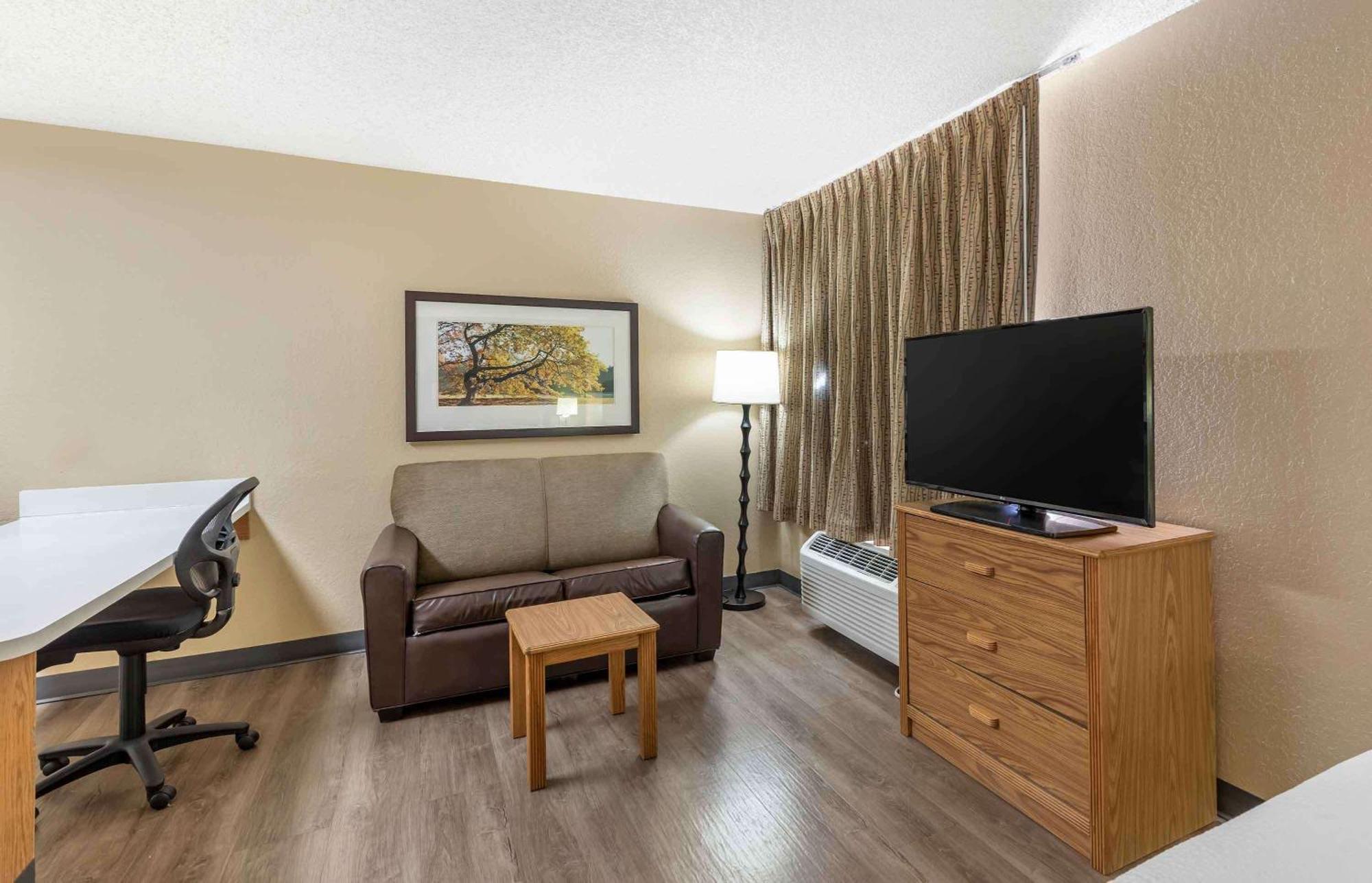 Extended Stay America Select Suites - Providence - Airport Warwick Esterno foto
